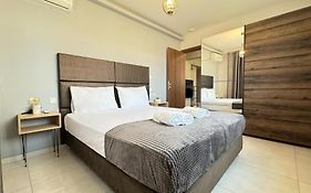 Unique1 - Two Bedroom Private Lux City Apartment
